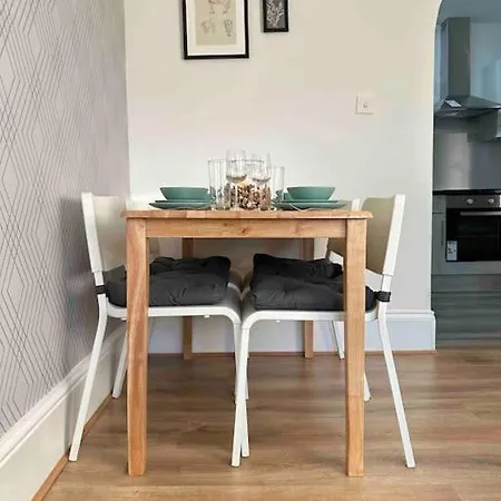 2 Bed Apt Sofa Bed Up To 6 Londra Esterno foto