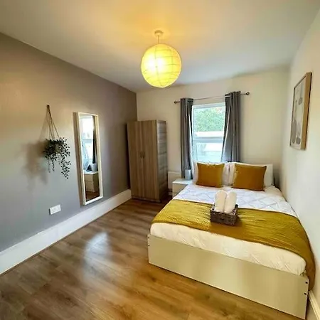 2 Bed Apt Sofa Bed Up To 6 Londra Esterno foto